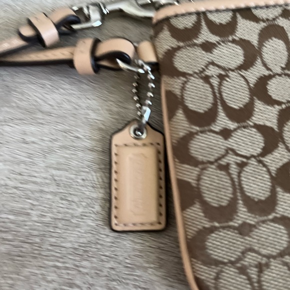 Coach Wristlet BNWOT - Picture 3 of 5